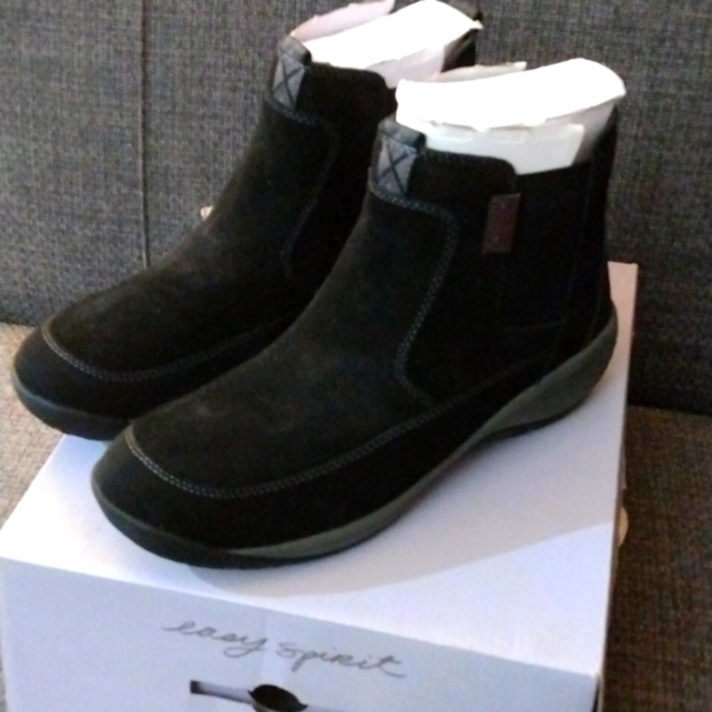 Brand new women's Easy Spirit boots
